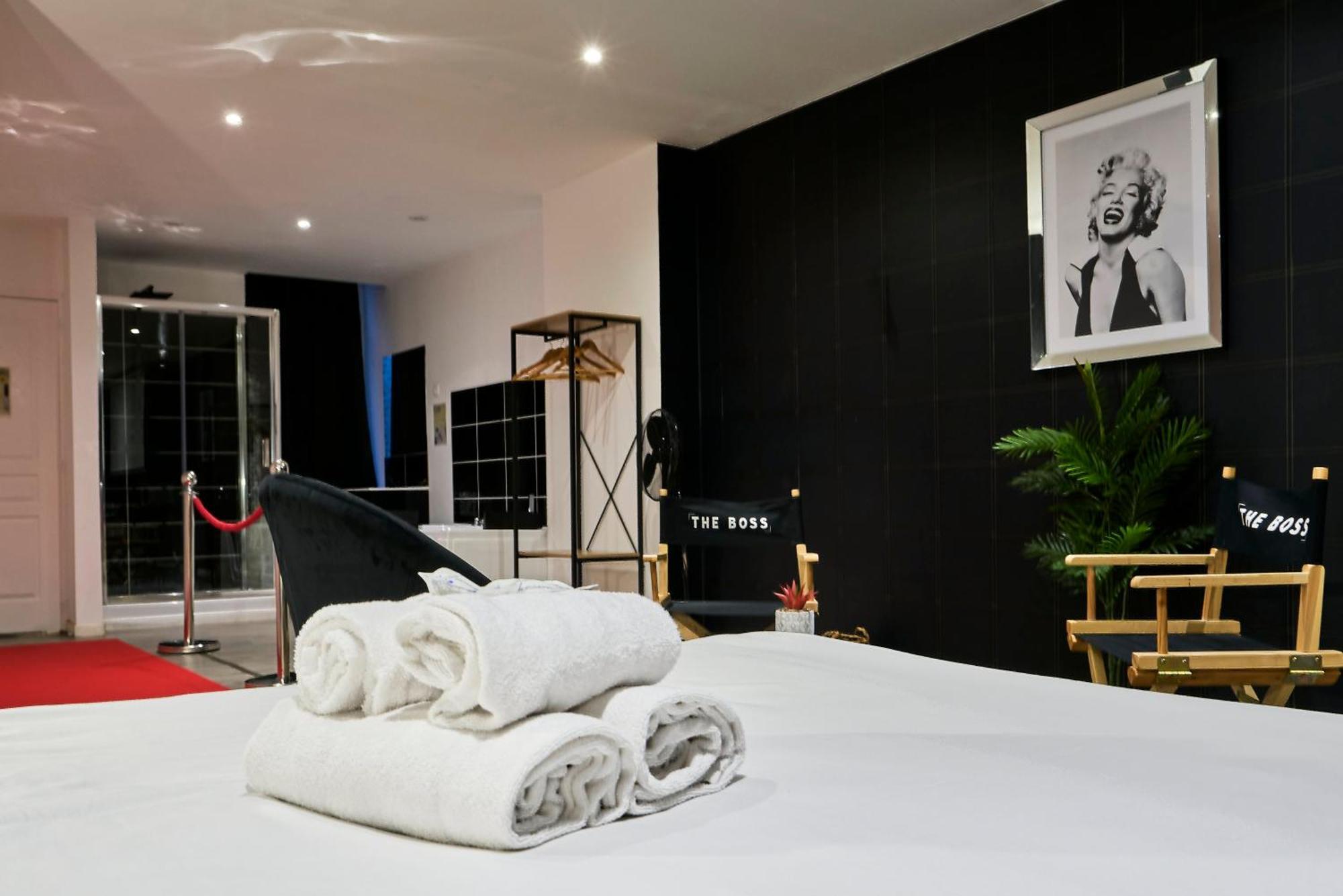 Ng Suitehome - Lille I Roubaix Centre I Grand Place - Balneo - Netflix - Wifi Εξωτερικό φωτογραφία