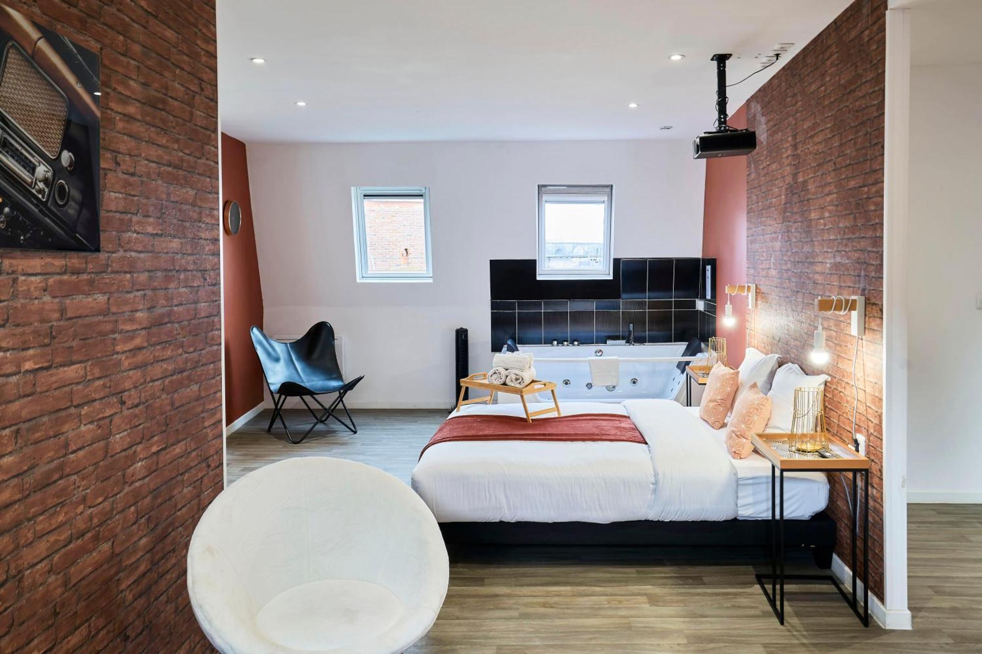 Ng Suitehome - Lille I Roubaix Centre I Grand Place - Balneo - Netflix - Wifi Εξωτερικό φωτογραφία