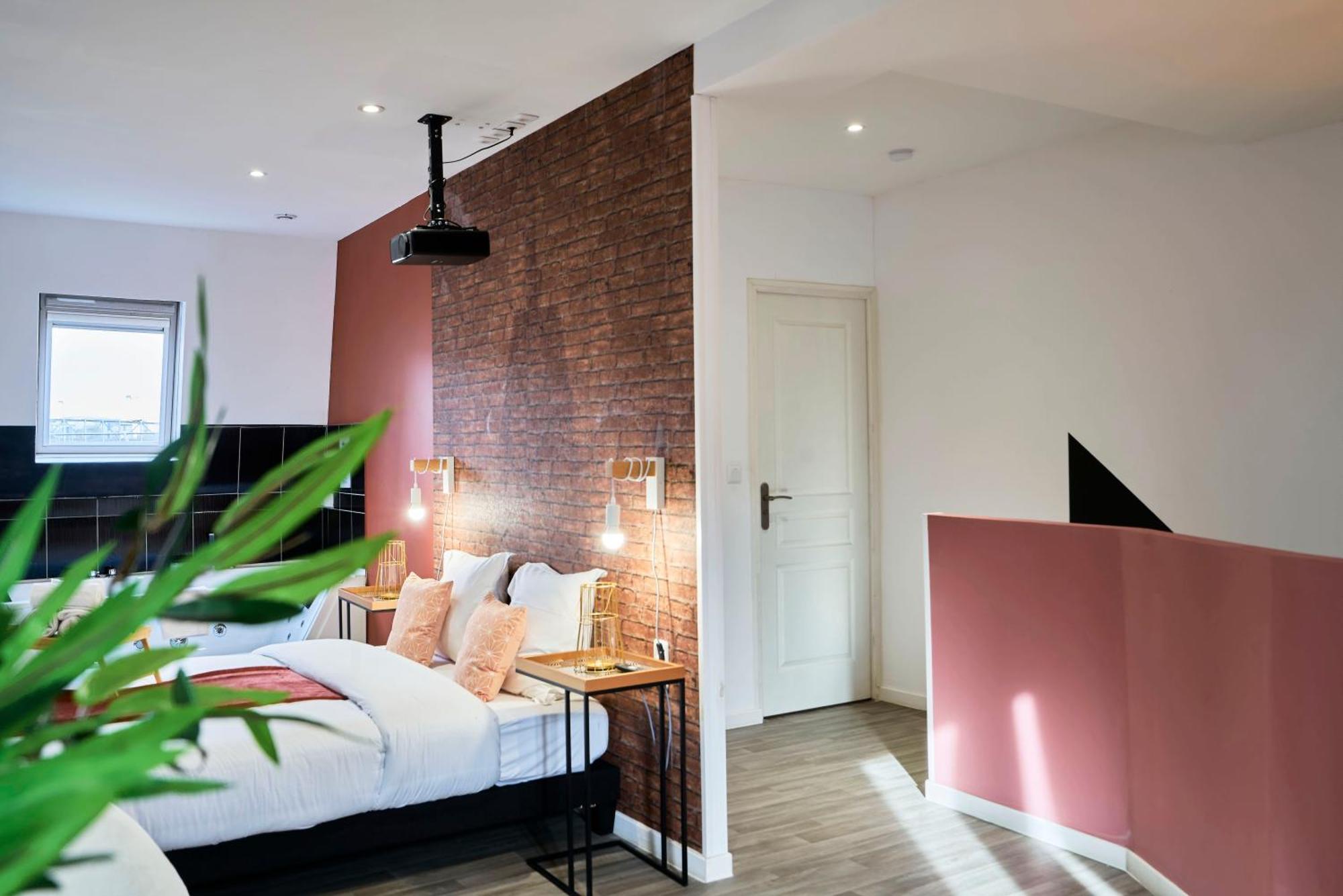 Ng Suitehome - Lille I Roubaix Centre I Grand Place - Balneo - Netflix - Wifi Εξωτερικό φωτογραφία