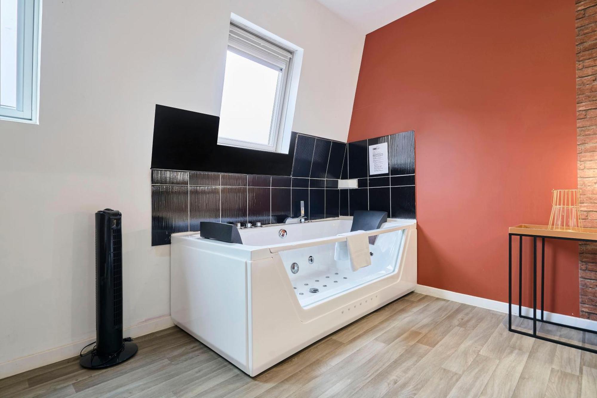 Ng Suitehome - Lille I Roubaix Centre I Grand Place - Balneo - Netflix - Wifi Εξωτερικό φωτογραφία